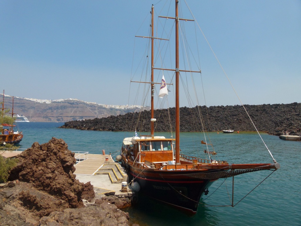 Tholos Naftilos and a boat, Santorini Greece